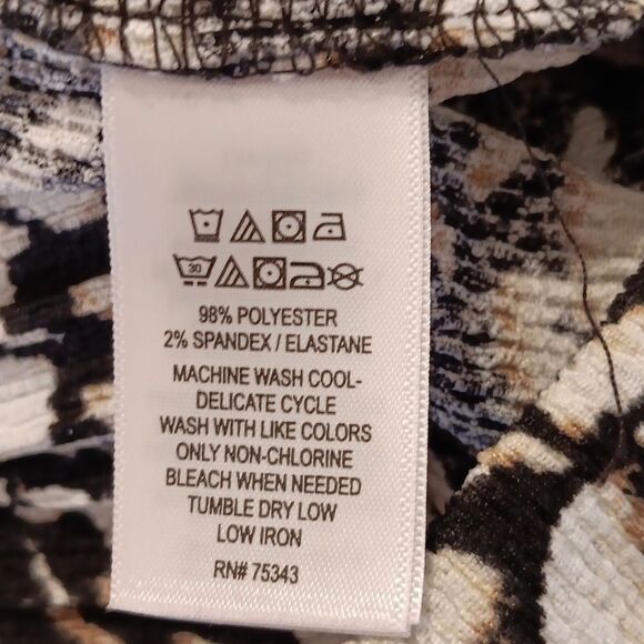 Tahari Pull On, Textured, Wide Leg Pants. Boho, Animal Print - Picture 5 of 6